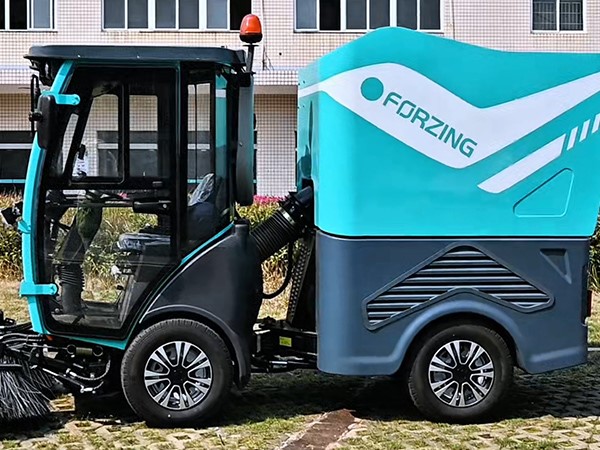 工廠內的狹窄過道、廠區內的綠道，純電動掃路機都能輕松清掃